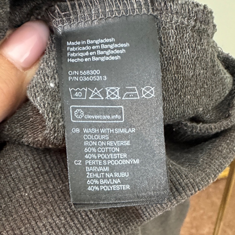 EUC H&M Divided Dark Gray Long Sleeve Horoscope Tee Size S - Picture 5 of 6